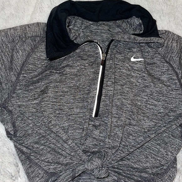 Nike crop top jacket - Picture 2 of 3